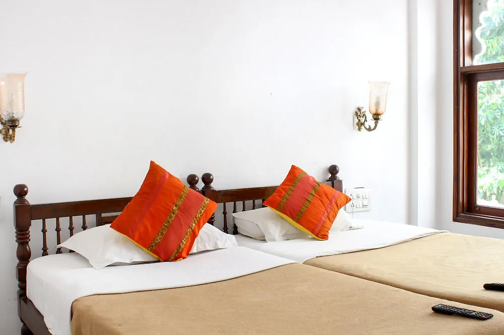 Hotel Fabhotel Devraj Lakeview Udaipur