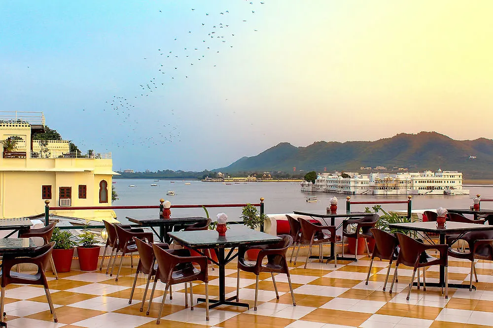 Fabhotel Devraj Lakeview Udaipur