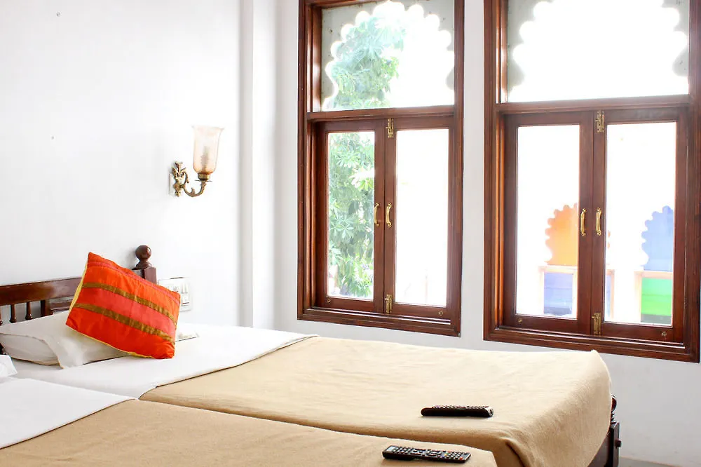 Hotel Fabhotel Devraj Lakeview Udaipur